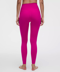 Ensemble de sport rose pour femme avec logo personnalisé, leggings et hauts de sport, tenue de yoga à séchage rapide et taille haute - Product Image 6
