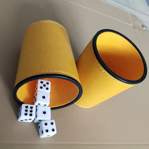 Ensemble de gobelets à dés jaunes en PU avec 4 dés, étui de rangement rond durable pour jeux de société, style classique pour adultes - Product Image 5