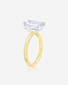 Bague de fiançailles solitaire en or massif 14k 18k avec émeraude de 5 carats et diamant de laboratoire, à griffes et tige droite, pour demande en mariage et anniversaire - Product Image 6
