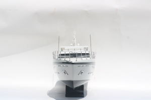 Yacht en bois fait main « Princesse Impériale » - Modèle de super-yacht de luxe moderne pour la décoration de la maison ou du bureau - Product Image 1