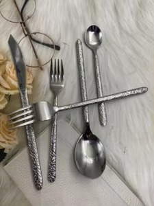 Fournisseur indien en gros d'ensembles de couverts en métal forgé au design fabuleux, disponibles à prix avantageux en Inde - Product Image 5