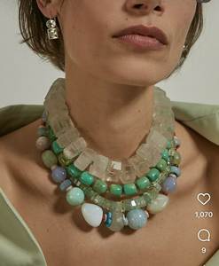Magnifique collier en résine pour femmes et filles, collier en résine au design abstrait élégant, collier statement en résine fait main, boutique - Product Image 1
