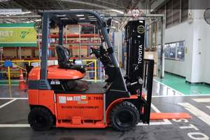 Chariot élévateur électrique 4x4, modèle 8FB25, disponible à prix réduits - Product Image 6