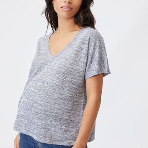 T-shirt pour homme à coupe classique, logo brodé personnalisé sur le devant, col en V court élégant, manches courtes, tissu tricoté respirant, formel - Product Image 4