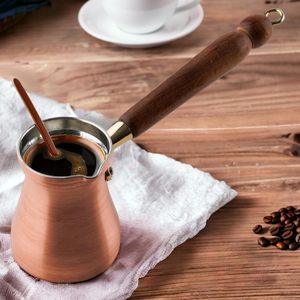หม้อกาแฟทองแดงแบบตุรกีพร้อมด้ามจับไม้ 2 ชิ้น ดีไซน์แบบดั้งเดิมสำหรับการชงกาแฟ - Product Image 3