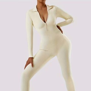 Combinaison de sport à manches longues avec fermeture éclair et logo personnalisé, combinaison de musculation haute intensité, combinaison de yoga une pièce pour femmes - Product Image 1