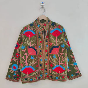 Veste bomber en velours brodée à la main avec doublure en coton, écologique et réversible, style bohème d'hiver pour femmes - Product Image 1