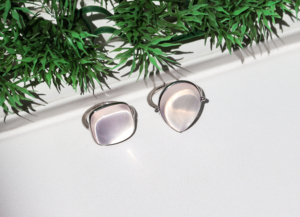 Bague en argent sterling 925 avec pierre en forme de goutte de quartz rose et eau de rose, style minimaliste solitaire - Product Image 3