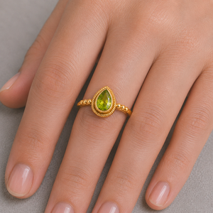 Anillo de Peridoto en Latón Natural, Banda con Cuentas, Estilo Moderno y Minimalista, Unisex, Elegante, con Gema Verde, Joyería Destacada - Product Image 5