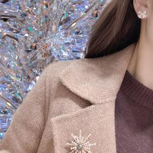 Pendientes de Perlas de Agua Dulce y Cristal con Forma de Lazo Desmontable, Estilo Moderno Europeo Americano, Diseño Popular y Moderno - Product Image 4