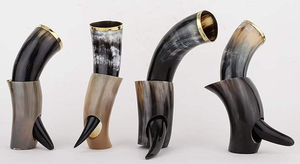 Chopes à bière écologiques faites à la main avec support en corne, style Game of Thrones médiéval, de haute qualité, design personnalisable, idéales pour les témoins de mariage - Product Image 6