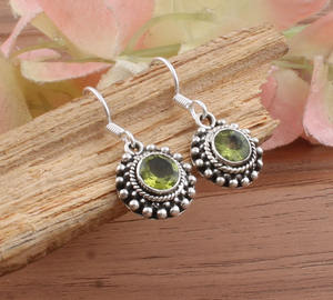 ต่างหูเงินแท้ 925 ประดับเพอริดอตทรงหยดน้ำ ดีไซน์หรูหรา สำหรับผู้หญิง ออกแบบตามสั่ง ขายส่ง หินประจำเดือนสิงหาคม - Product Image 3