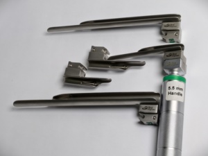 VITRA F.O. Lames de laryngoscope Miller 00 - 4 et poignée |   Laryngoscopes pédiatriques en acier inoxydable de qualité médicale |   CERTIFIÉ CE - Product Image 4
