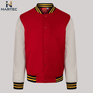Meilleur produit 2026 : Blouson universitaire pour homme en laine méltone rouge vif avec manches en cuir synthétique crème et patchwork brodé avec écusson B, style veste d'équipe - Product Image 3