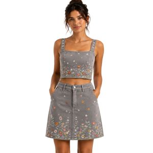 Conjunto de Top Corto y Falda Bordados para Mujer en Gris Niebla, Diseño Floral de Verano, Dos Piezas, Logotipo Personalizado, OEM, Ropa al Por Mayor - Product Image 1