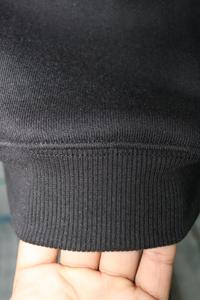 Sweat-shirt noir avec logo personnalisé, taille américaine, sans cordon de serrage, coupe ample, broderie, impression DTG, impression DTF, impression sérigraphique, coton, molleton, tissu éponge. - Product Image 4