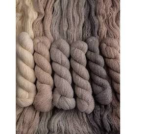Fil à tricoter brut en alpaga mérinos doux et léger mélangé à la main pour les chandails d'hiver et le tissage de fil naturel à vendre - Product Image 3