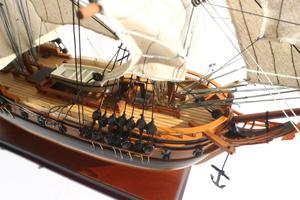 Maqueta de Barco de Madera HMS Essex 1799 Hecha a Mano - Réplica Clásica del Fragata de la Marina Real Británica para Decoración de Hogar u Oficina de Lujo - Product Image 2