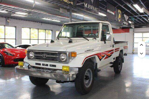 BUENA OFERTA Camioneta Usada Land Cruiser S79DC Doble Cabina 2023-2024 con Poco Kilometraje en Venta - Product Image 2