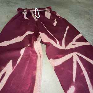 Pantalones de chándal acampanados de felpa con lavado ácido y bordado gráfico para hombre, con logo personalizado, apilados, de invierno, gruesos y transpirables - Product Image 5