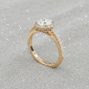 แหวนหมั้นเพชรทรงกลมชุบทองคำสีกุหลาบขนาดเล็ก พร้อมการติดตั้งแบบ Prong Setting ที่ได้รับการรับรอง - Product Image 3