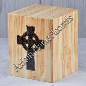 Urne en bois de qualité supérieure pour cendres avec design artisanal et finition lisse pour un hommage durable par Axiom Home Accents - Product Image 2