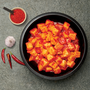 Radish Kimchi Kkakdugi en Cubos Crujientes de Primera Calidad [Farm's rock], Dulce y Picante, Hecho en Corea - Product Image 2