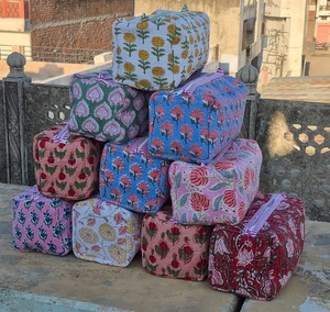 Women's Quilted Floral Printed Cotton <b>Makeup</b> Bag Large Capacity Travel Cosmetic Organizer Eco-Friendly Portable - Product Image 3
