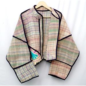 Veste Kantha vintage faite à la main, écologique, pour femme, douce, respirante, séchage rapide, 100% coton, col mandarin, vêtement d'automne - Product Image 2