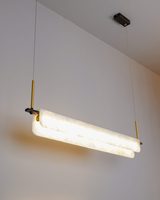 Lustre LED Minimaliste Linéaire en Albâtre Économe en Énergie, Lumière Blanche Chaude Douce 2700K, Éclat Sans Soudure, Accents Laiton Bicolores