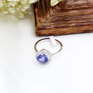 Anillo de Compromiso de Oro Blanco Sólido de 18K con Tanzanita Natural Corte Pera y Halo de Diamantes Engastados, Joyería Fina, Memoria Jewels - Product Image 5