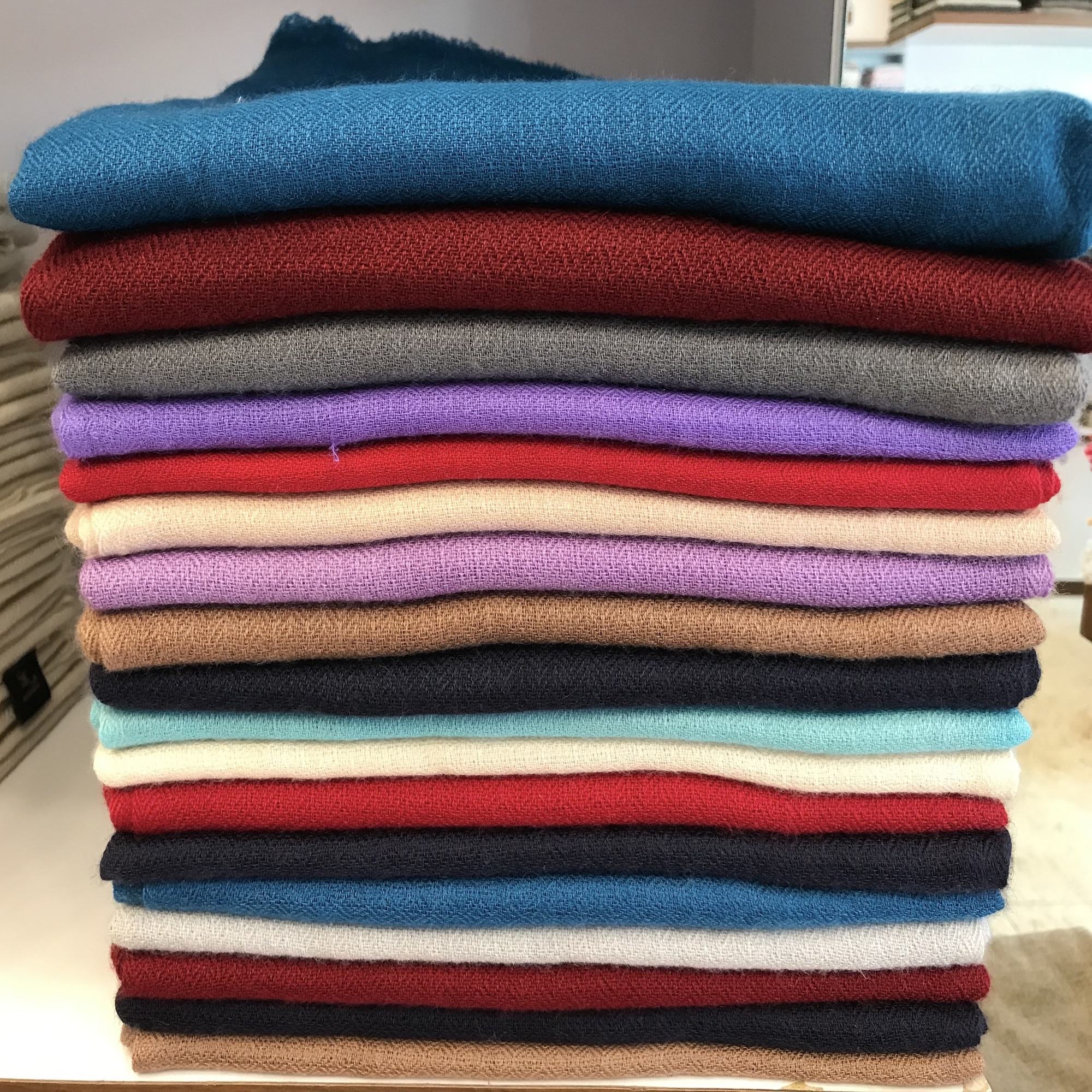 สีเทาเข้ม