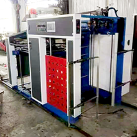 Machine de rainage et de découpe entièrement automatique d'alimentation et de collecte pour la machine de fabrication de boîtes de colis économise du travail