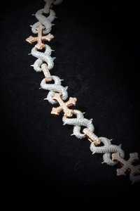 สร้อยข้อมือแบบ Iced Out Cross ทองคำแท้ 10K เงินแท้ เพชรเพาะเลี้ยง 7.5 กะรัต ผ่านการทดสอบ หนักแน่น สไตล์ฮิปฮอป ขายส่งจากโรงงาน - Product Image 4