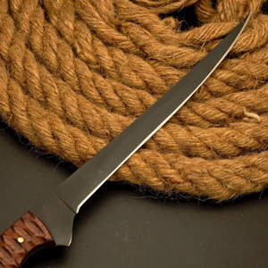 Cuchillo de Filetear de Acero de Damasco de Grado Industrial Hecho a Mano con Mango de Madera y Funda de Cuero para Acampar al Aire Libre - Product Image 3