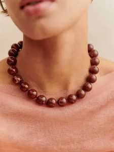 Nouveauté Automne : Collier Artisanal Écologique en Résine Perlée avec Pendentif Irrégulier en Strass – Bijou Élégant pour la Clavicule - Product Image 3