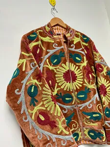 Chaqueta Bohemia de Terciopelo Marrón con Bordado Floral Suzani, Cuello Mandarín, Manga Larga, Ropa Exterior de Otoño para Mujer - Product Image 5
