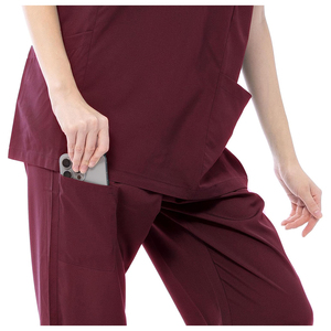 Conjunto de uniforme médico unisex Harry Johnson color borgoña: blusa con cuello en V y pantalones con cordón y bolsillos, con detección de agujas y fusión sin costuras. - Product Image 6