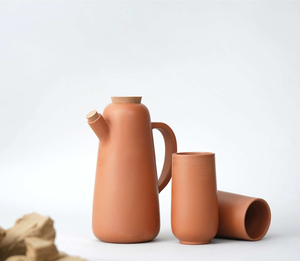 Jarra de terracota hecha a mano para su hogar - de la colección Earthen - 800 ml con tapa de madera - Product Image 3