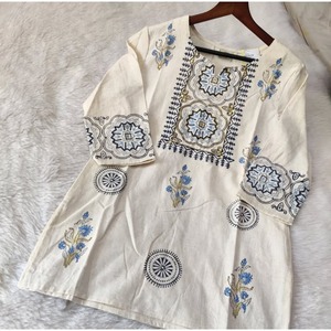 Mantente fresco y a la moda con el traje salwar de choli RAYON SHORT TOP, ligero y cómodo. - Product Image 1