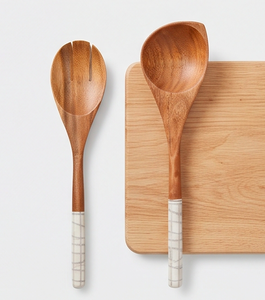 Juego de 5 utensilios de cocina de madera con acabado mate, cuchara, espátula y cubiertos con mango de rejilla blanca - Product Image 3