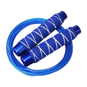 Cuerda de Saltar Ajustable de Alambre de Acero Instafit Enterprises con Mango de Espuma Azul, Cuerda para Saltar con Mango de Espuma Antienredos para Gimnasio y Entrenamiento en Casa - Product Image 1