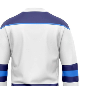 Camiseta de hockey sobre hielo de alto rendimiento diseñada con materiales ligeros, ajuste flexible y calidad duradera para partidos competitivos. - Product Image 5