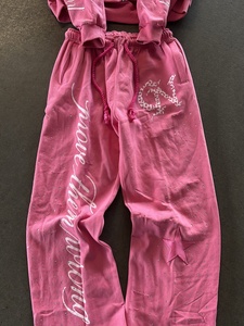 เสื้อฮู้ดซิปผ้าฟลีซหนานุ่มคุณภาพสูงประดับคริสตัลแบบกำหนดเอง กางเกงวอร์มขายาวพิมพ์ลายกราฟิกแบบดิสเทรสพร้อมโลโก้สกรีน - Product Image 6