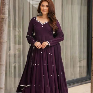 Nouvelle robe Anarkali de créateur dans un style moderne et élégant pour mariage et fête, en matière de faux georgette - Product Image 1