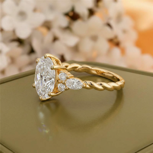 Bague à trois pierres en diamant ovale cultivé en laboratoire, bande torsadée en or 18 carats, certifiée IGI, pour fiançailles - Product Image 2