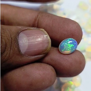 115 Pièces d'Opale Éthiopienne Blanche Naturelle, Cabochons Ovales 8x6 9x7 10x8mm, 145 Carats, Qualité IROC, Pierres Précieuses en Vrac pour Bijoux, Effet de Couleur - Product Image 1
