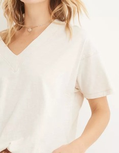 เสื้อยืดแขนสั้นคอวีผู้หญิง สีครีม ผ้าฝ้าย 100% ทรงหลวม สวมใส่สบายๆ สำหรับฤดูใบไม้ผลิและฤดูร้อน - Product Image 4