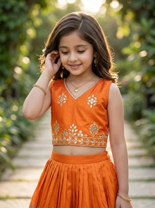 Shoryam Fashion - Lehenga Choli Naranja para Niñas, con Trabajo de Espejos, Tafetán de Seda, Largo hasta el Suelo, Ropa Étnica Tradicional India para Fiestas - Product Image 6