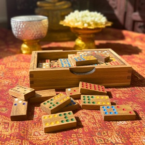 Juego de Dominó Doble Seis de Madera de Colores ILAHI, 28 Piezas, Ecológico, Tallado y Grabado, Diseño Antiguo, Caja Rectangular Alta de Madera - Product Image 3